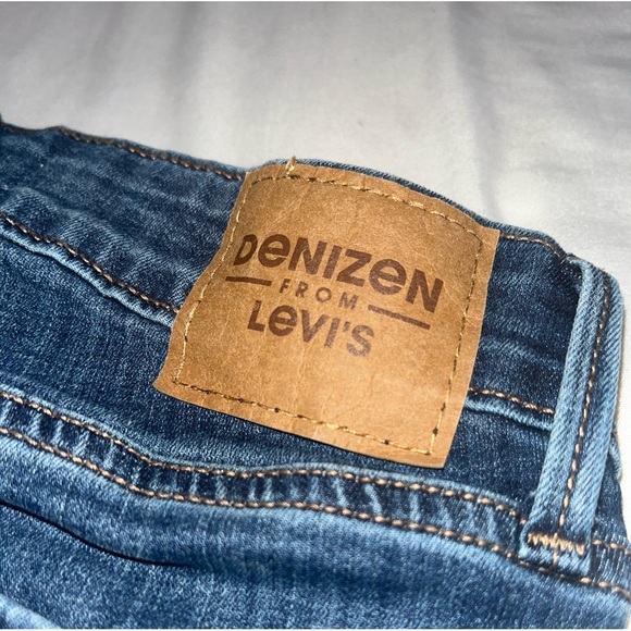only worn like twice. size 2 high rise skinny levi jeans - Picture 3 of 4